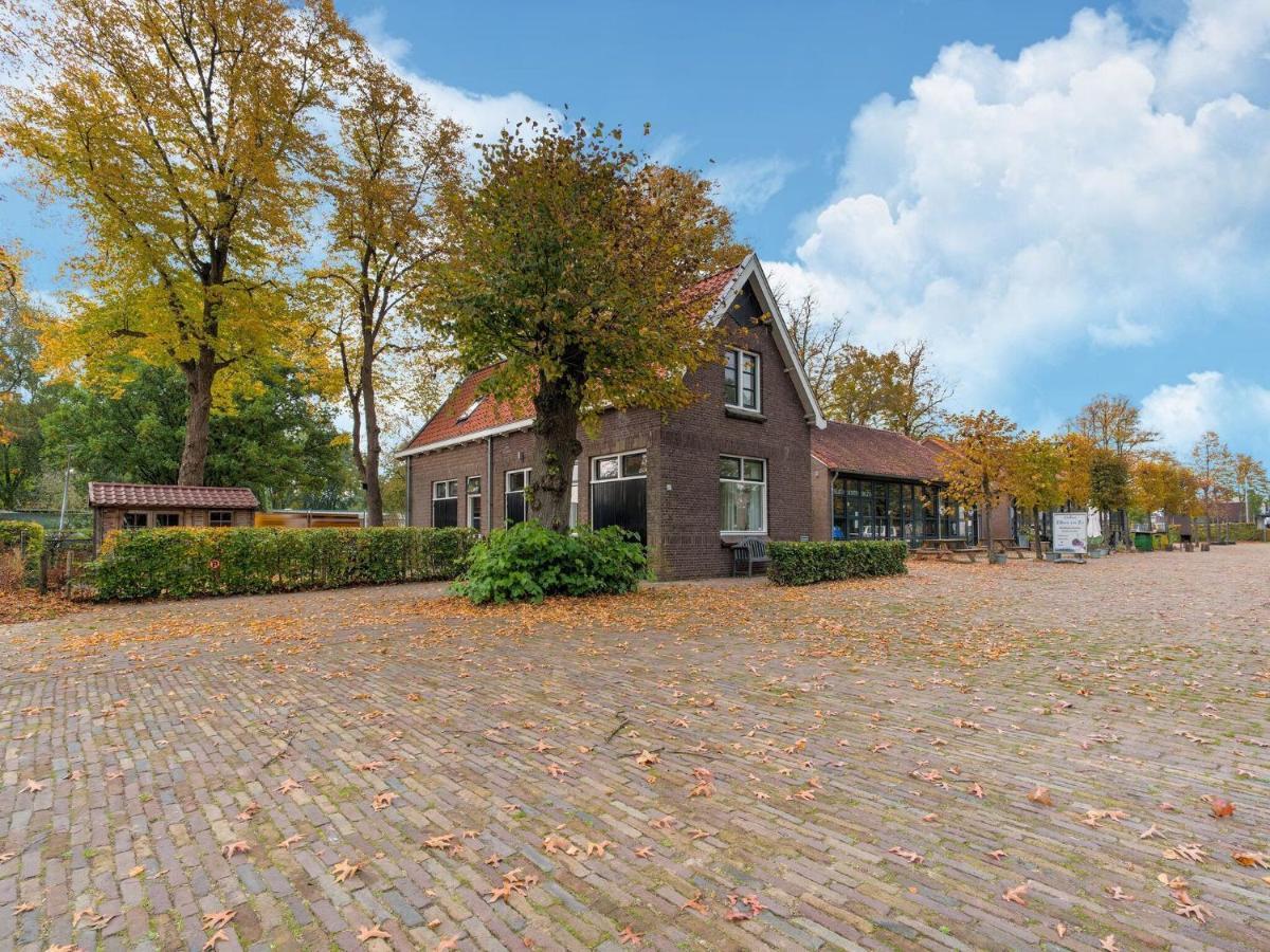 Cozy Holiday Home By The Canal In Dwingeloo Luaran gambar