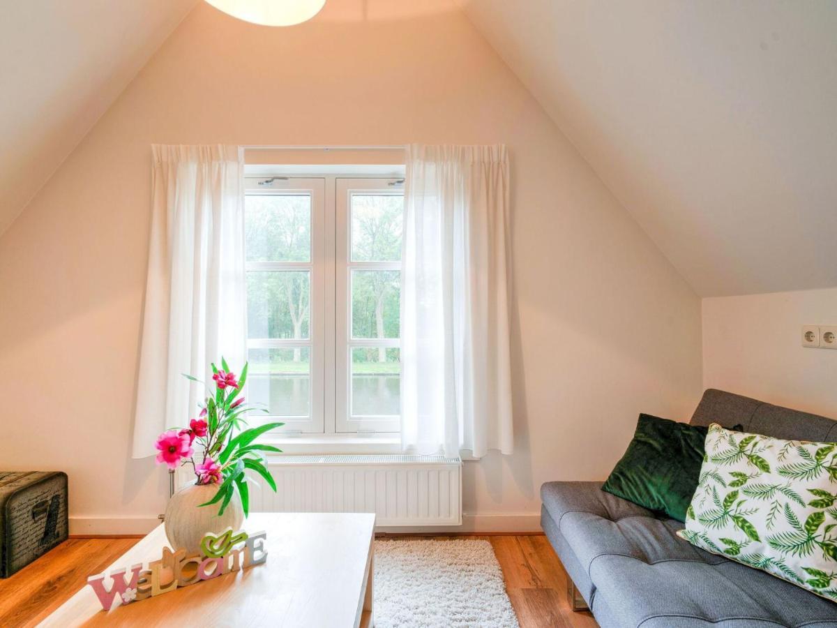 Cozy Holiday Home By The Canal In Dwingeloo Luaran gambar