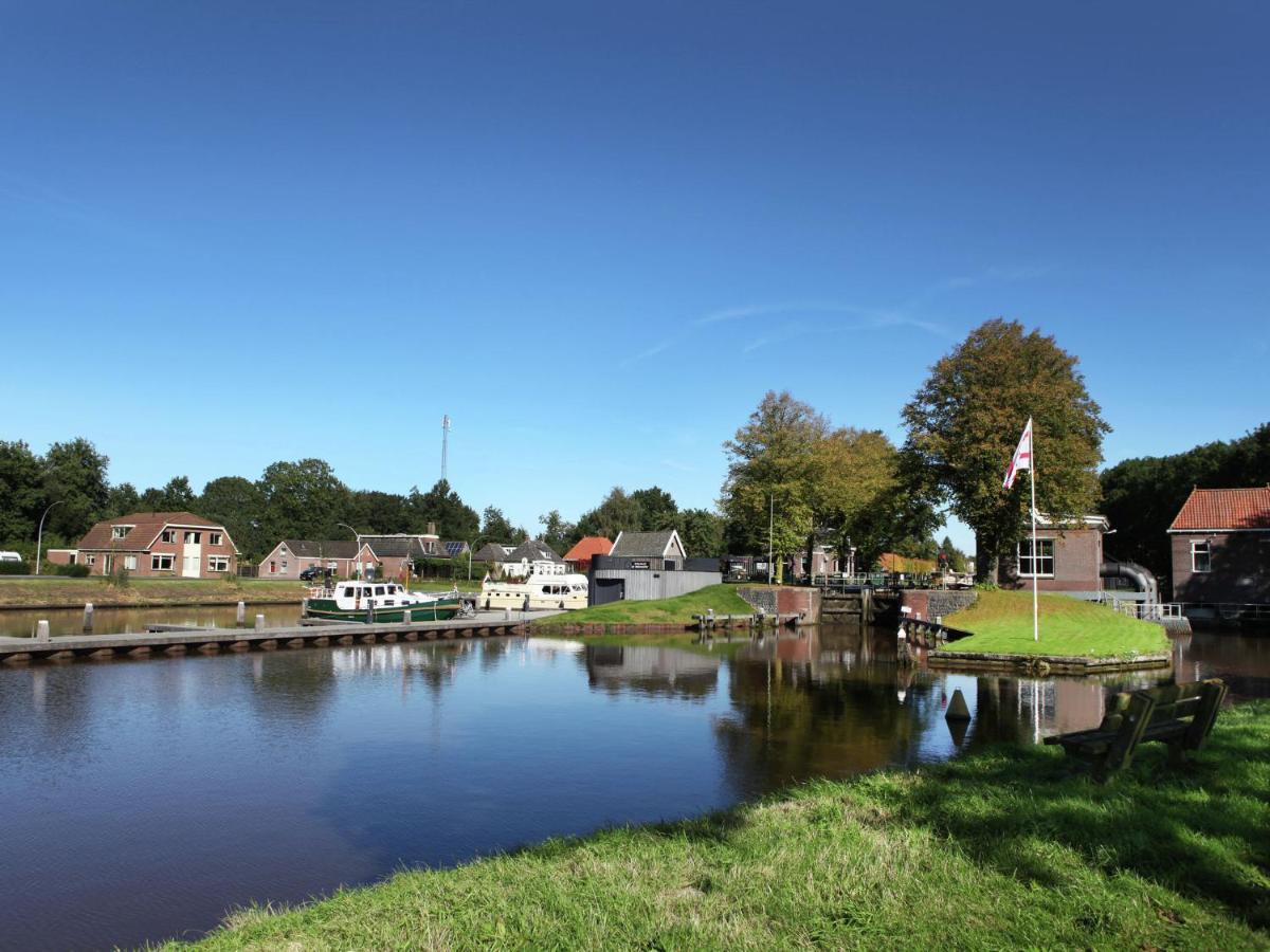 Cozy Holiday Home By The Canal In Dwingeloo Luaran gambar